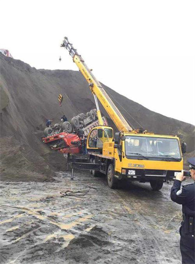 青铜峡上犹道路救援